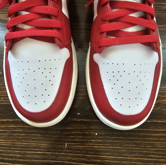 Nike Air Jordan 1 Gym Red - Picture 3 of 4